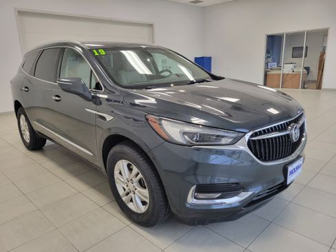 Used 2019 Buick Enclave Essence image 4