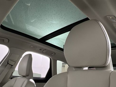 Certified 2024 Volvo XC60 B5 Plus image 17