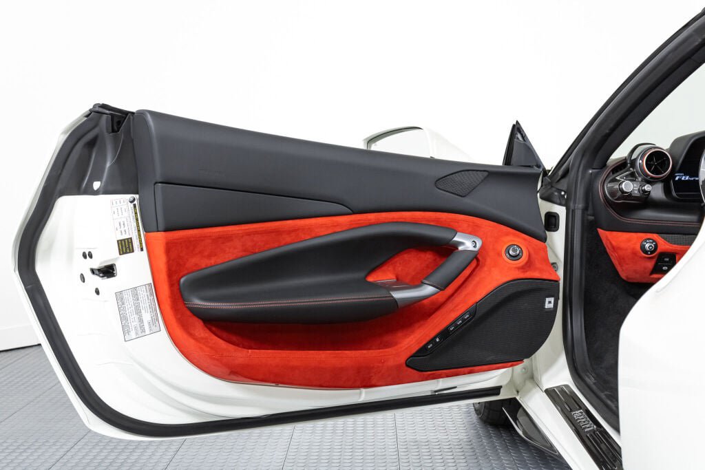 Used 2022 Ferrari F8 Tributo RWD image 30