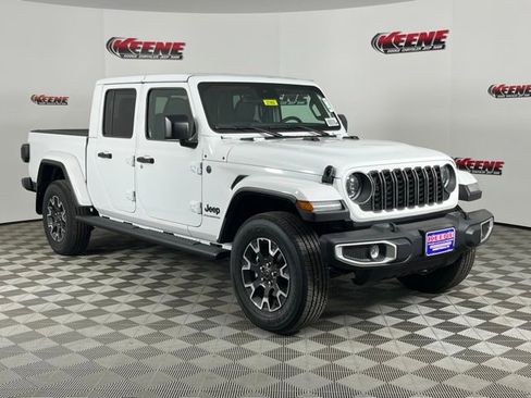 New 2025 Jeep Gladiator Sport w/ Premium Package image 2