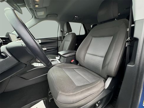 Used 2022 Ford Explorer XLT image 22