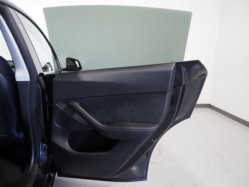Used 2025 Tesla Model Y Long Range AWD/4WD image 56