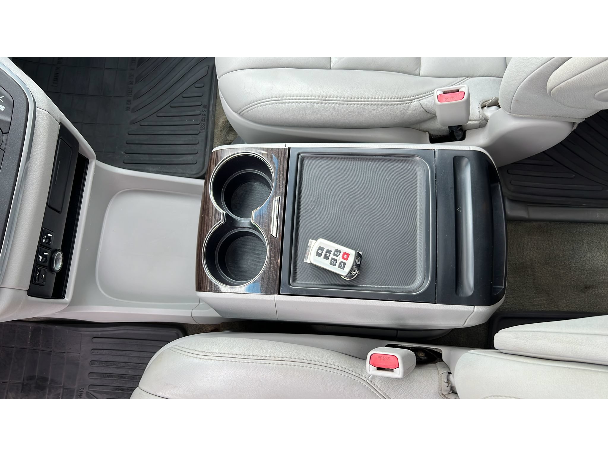 Used 2017 Toyota Sienna XLE FWD image 20