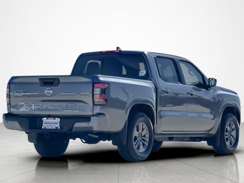 Used 2026 Nissan Frontier SV w/ Tow Package RWD image 5