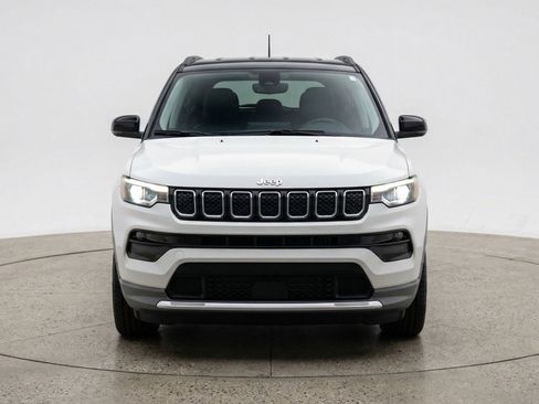 Used 2025 Jeep Compass Limited image 2