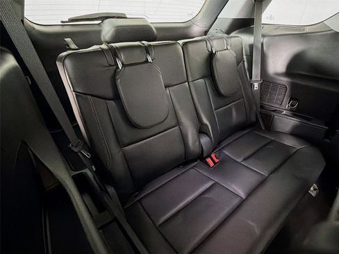 Used 2021 Ford Explorer XLT w/ Equipment Group 202A image 26