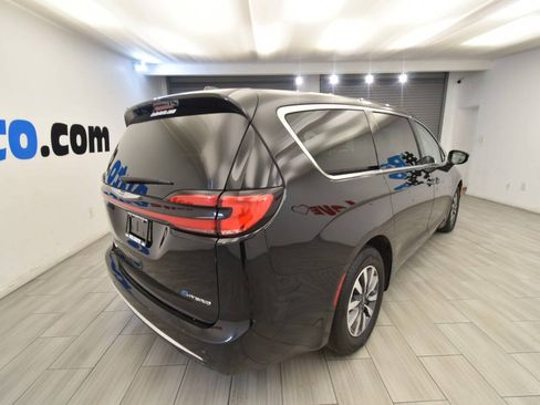 Used 2024 Chrysler Pacifica Limited FWD image 5