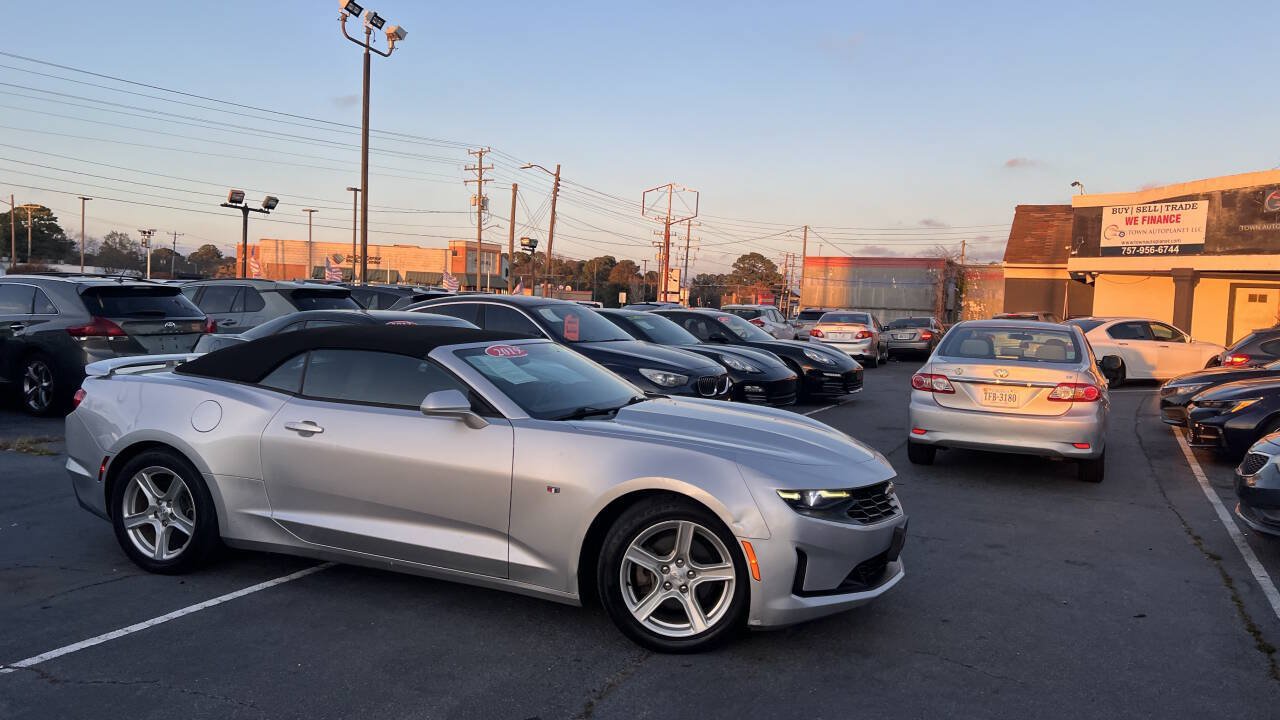 Used 2019 Chevrolet Camaro LT RWD image 6