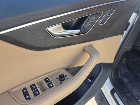 Used 2023 Audi Q8 Premium w/ Convenience Package AWD/4WD image 22