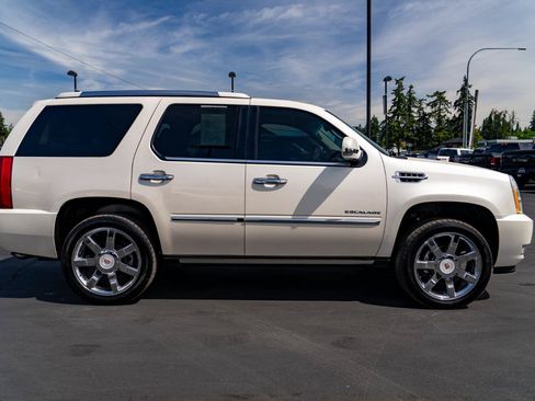 Used 2013 Cadillac Escalade Premium AWD/4WD image 10