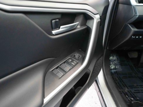 Used 2025 Toyota RAV4 XLE w/ Convenience Package image 7