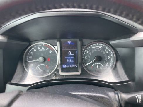 Used 2021 Toyota Tacoma TRD Off-Road w/ Technology Package AWD/4WD image 9