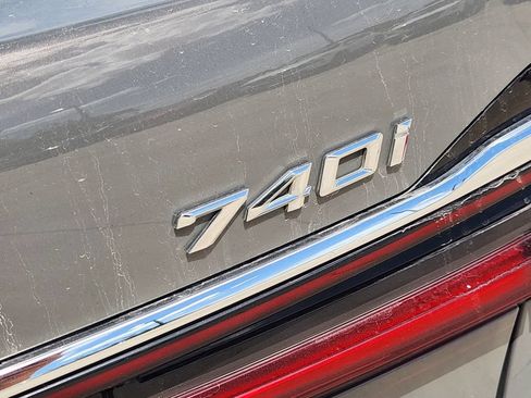 Used 2022 BMW 740i w/ Premium Package RWD image 13