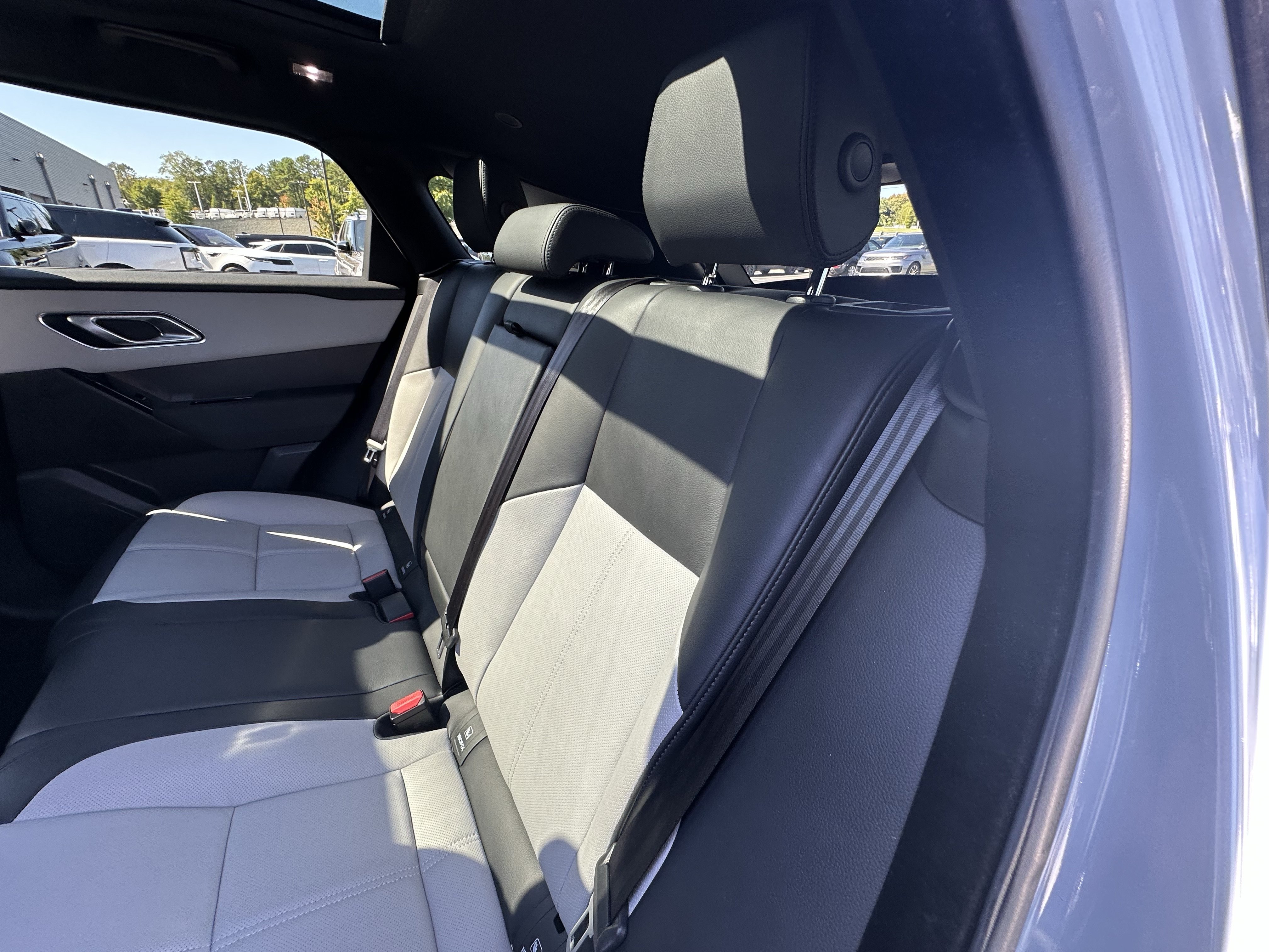 Certified 2024 Land Rover Range Rover Velar Dynamic SE AWD/4WD image 32