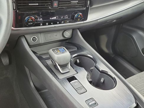 Used 2022 Nissan Rogue SV FWD image 17