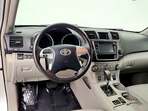 Used 2013 Toyota Highlander SE w/ Convenience Pkg AWD/4WD image 14