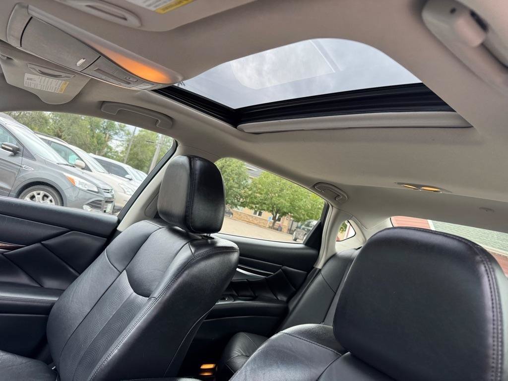 Used 2017 INFINITI Q70 L 3.7 AWD/4WD image 30