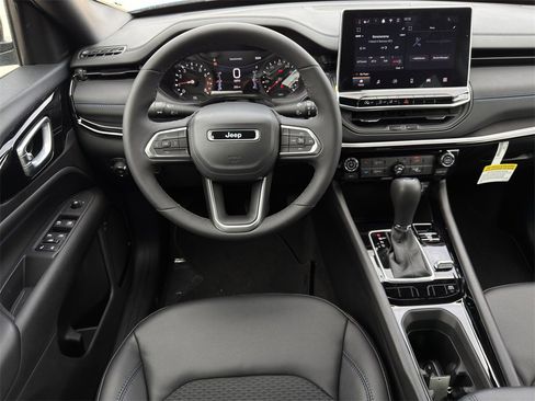New 2026 Jeep Compass Latitude image 11