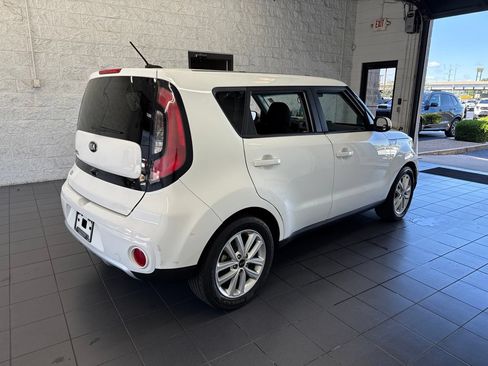Used 2018 Kia Soul + FWD image 8