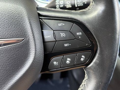 Used 2019 Chrysler Pacifica Touring Plus w/ Advanced Safetytec Group FWD image 28