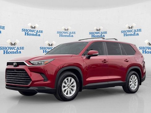 Used 2025 Toyota Grand Highlander FWD image 2