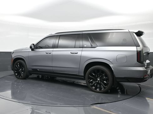 Used 2025 Cadillac Escalade ESV Sport Platinum w/ LPO, ONYX Package AWD/4WD image 2