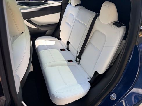 Used 2021 Tesla Model Y Long Range image 32