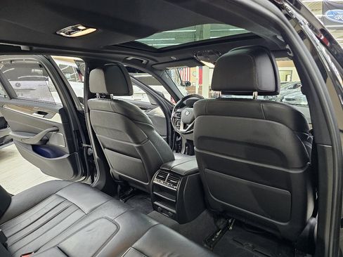 Used 2019 BMW 530e w/ Premium Package image 25