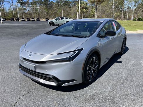 Used 2025 Toyota Prius XLE FWD image 1