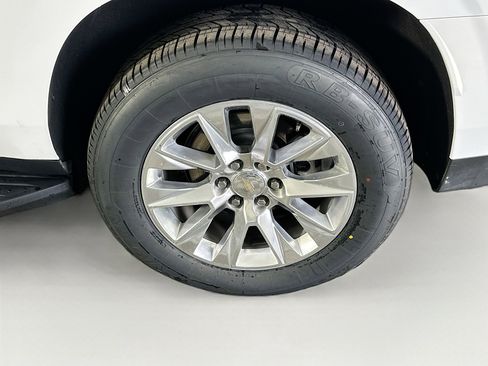 Used 2023 Chevrolet Suburban Premier image 11