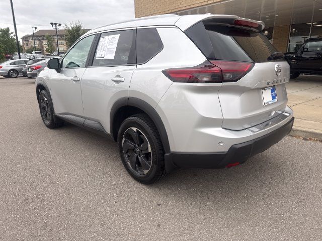 Used 2025 Nissan Rogue SV w/ SV Premium Package FWD image 2