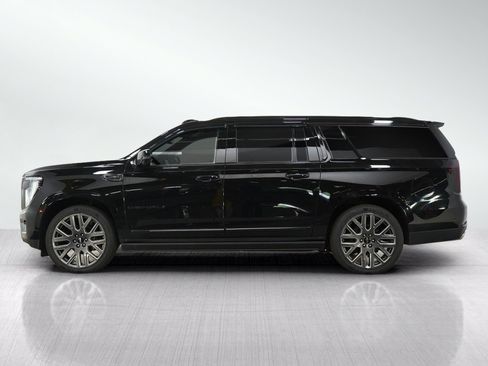 Used 2025 GMC Yukon XL Denali Ultimate AWD/4WD image 3