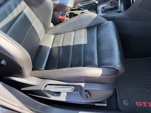 Used 2021 Volkswagen GTI SE FWD image 33