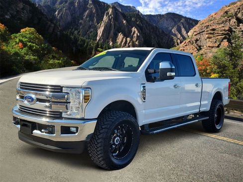 Used 2019 Ford F250 Lariat w/ Chrome Package image 5