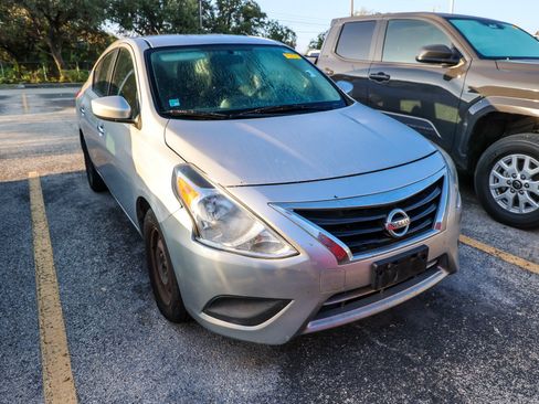 Used 2019 Nissan Versa SV FWD image 9