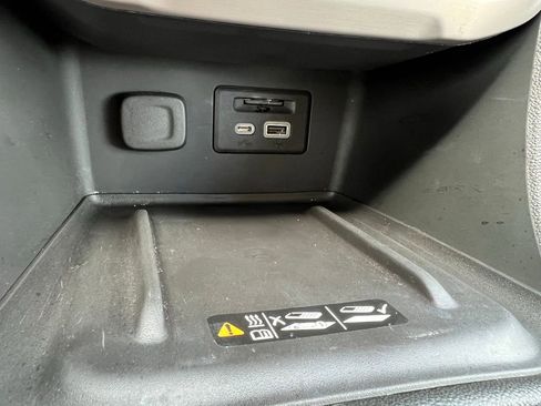 Used 2023 GMC Acadia Denali w/ Denali Ultimate Package AWD/4WD image 48
