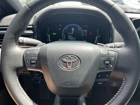 Used 2025 Toyota Camry SE FWD image 25