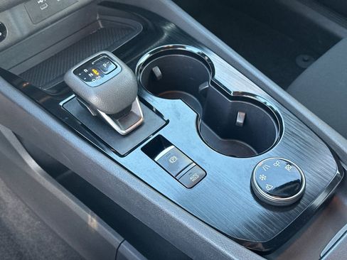 Used 2024 Nissan Rogue S image 29