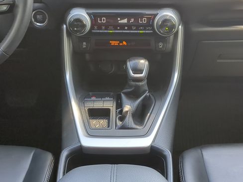 Used 2020 Toyota RAV4 XLE Premium FWD image 17