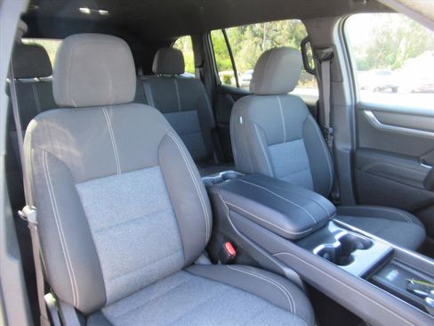 Used 2025 GMC Acadia Elevation image 8