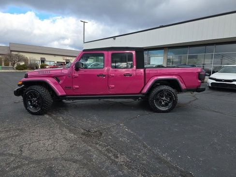 Used 2024 Jeep Gladiator Sport image 3