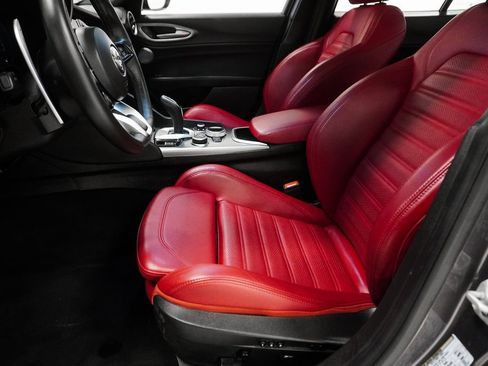 Used 2024 Alfa Romeo Giulia Veloce image 12