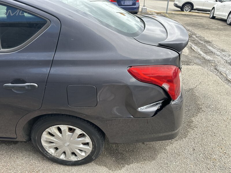 Used 2015 Nissan Versa S Plus FWD image 21