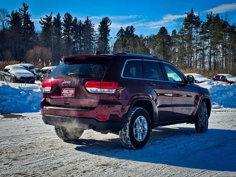 Used 2018 Jeep Grand Cherokee Laredo image 3