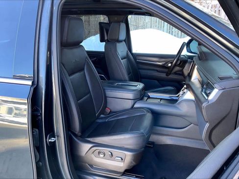 Used 2021 GMC Yukon XL Denali w/ Denali Ultimate Package image 8