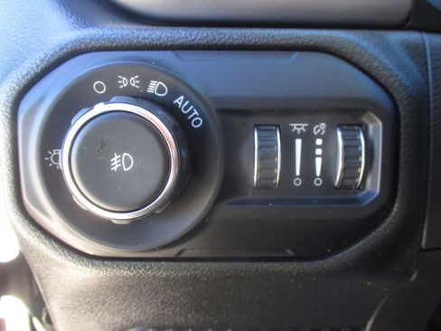 Used 2022 Jeep Wrangler Unlimited Sport image 31