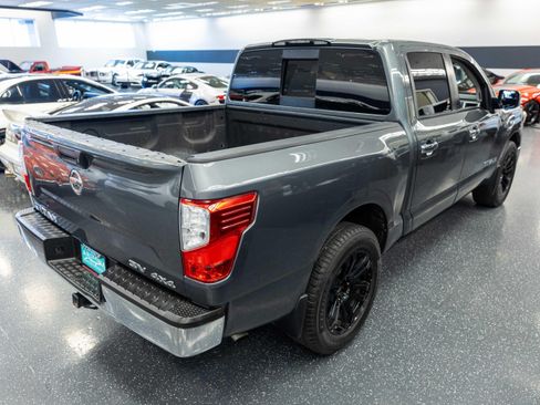 Used 2017 Nissan Titan SV AWD/4WD image 5