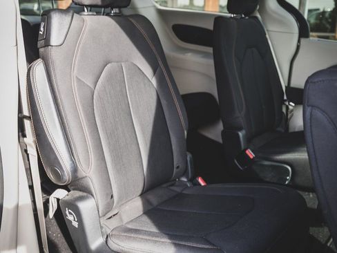 Used 2019 Chrysler Pacifica Touring Plus w/ Advanced Safetytec Group image 30