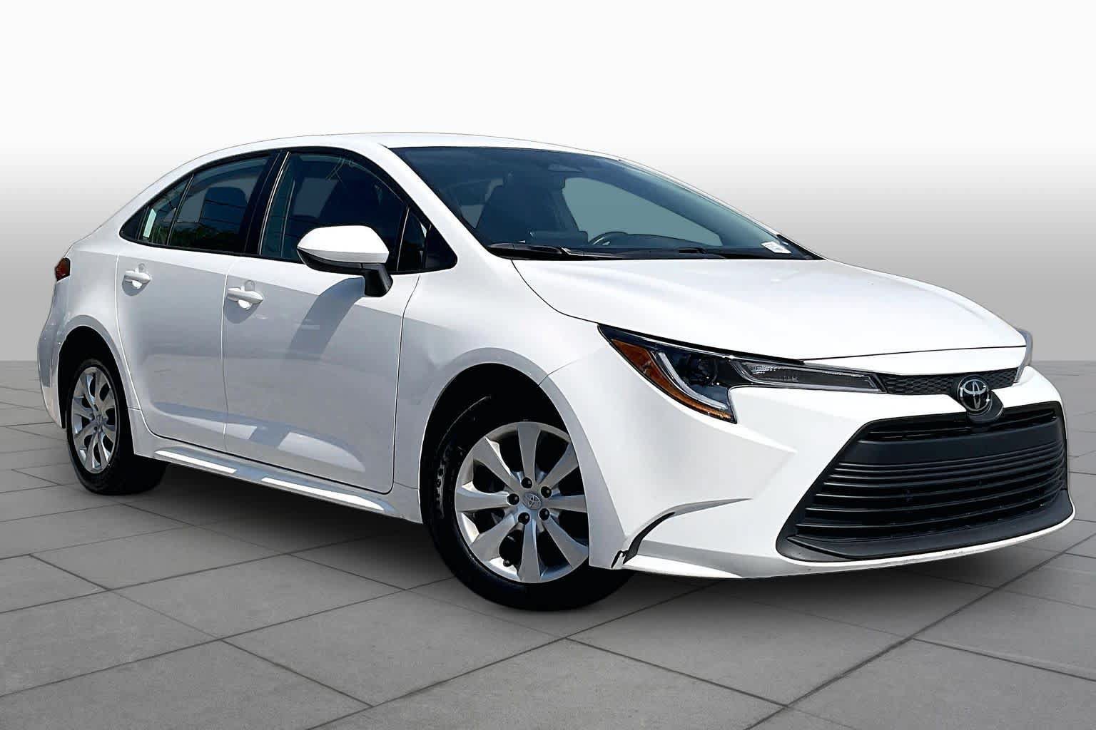 Used 2025 Toyota Corolla LE FWD image 3