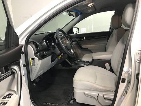 Used 2013 Kia Sorento LX FWD image 10